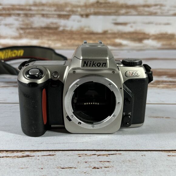 Nikon N65 35mm SLR Film Camera Body Only Silver - Picture 1 of 6